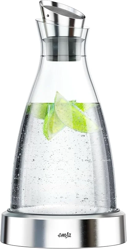 Besuche den Emsa-Store Emsa 505219 Flow Kühlkaraffe, Formschönes Design, Kühlleistung für 4h, Kühlpad, Glas und Edelstahl, Transparent, 1 Liter, 14 x14x30cm — Wein und Festtafel