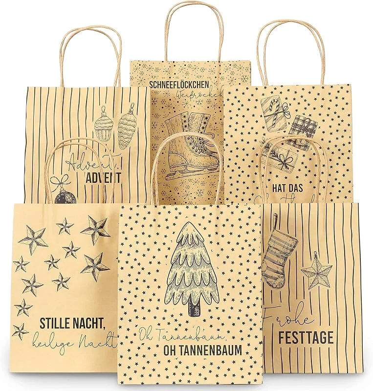 Besuche den Papierdrachen-Store Papierdrachen Geschenktüten Weihnachten groß - 6 Stück - beige mit schwarzer Schrift - 22×18×8 cm - inkl. 6 Karten - Henkeltüten Geschenkverpackung