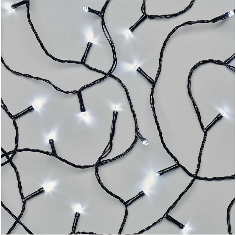 Besuche den EMOS-Store EMOS Kaltweiße LED-Lichterkette 5, 6 Meter, schwarzer Draht mit 80 LEDs, 6, 18 h Timer-Funktion, Batteriebetrieben (3x AA), Leuchtdauer 10.000 h, IP44 für Innen und Außen, Kaltweiß — Weihnachtsbeleuchtung