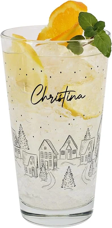Besuche den Herz & Heim-Store Herz & Heim® Personalisiertes Trinkglas zu Weihnachten – 300 ml Leonardo Glas – Geschenk & Tischdeko für Weihnachten – Winterliche Gläser mit Namensaufdruck – Weihnachtsmotive (Winterdorf) — Advent und Tisch