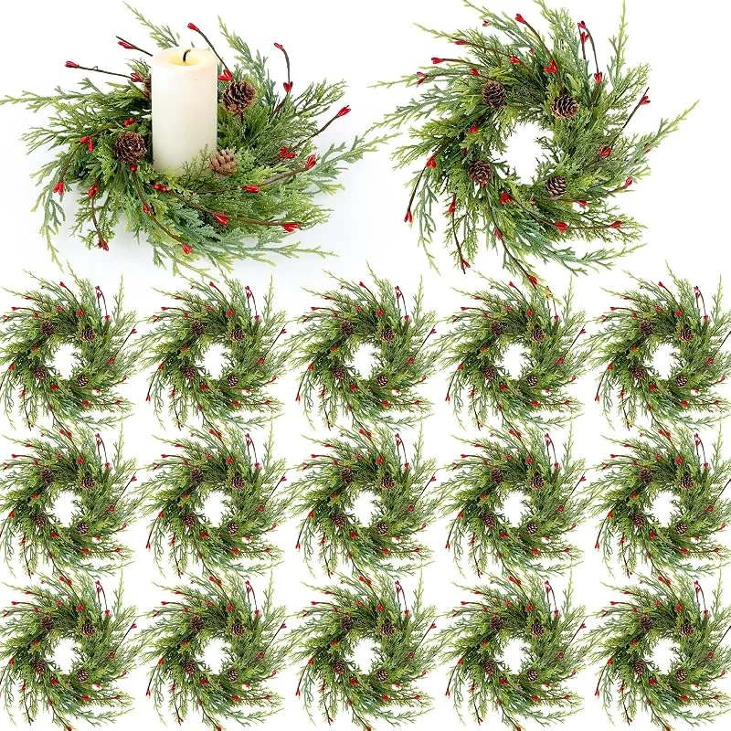 Marke: YLOLUL Künstliche Weihnachtskerzenringe, 22, 9 cm, Zedernholz, Girlande, Kränze mit roten Beeren, Tannenzapfen, Kränzen, Tannennadeln, Kerzenringhalter für Weihnachten, Winterdekoration, Tischdekoration, 18 — Kerzenlicht Abendessen
