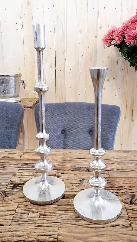 Besuche den MichaelNoll-Store MichaelNoll 2er Set Kerzenständer Kerzenhalter Aluminium Silber Deko Stabkerzen - Kerzenleuchter Modern aus Metall - Dekoration Wohnzimmer - H 42 cm, 54 cm — Kerzenlicht Abendessen