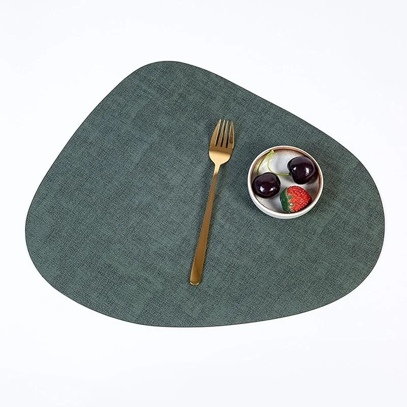 Besuche den Epinki-Store Epinki 2er Set Tischset Weihnachten Abwischbar Dreieck 34x42.5CM, PU Leder Platzset Weihnachten Modern Einfarbig Rindsleder Textur, Tischuntersetzer Boho Dunkel Grün für Küche Hause — Küche & Haushalt