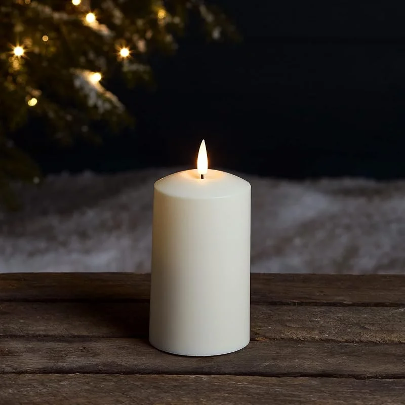Besuche den Lights4fun-Store Lights4fun TruGlow® Kerze mit warmweißer LED Flamme und Timer 12, 5cm Innen und Außen — Kerzenlicht Abendessen