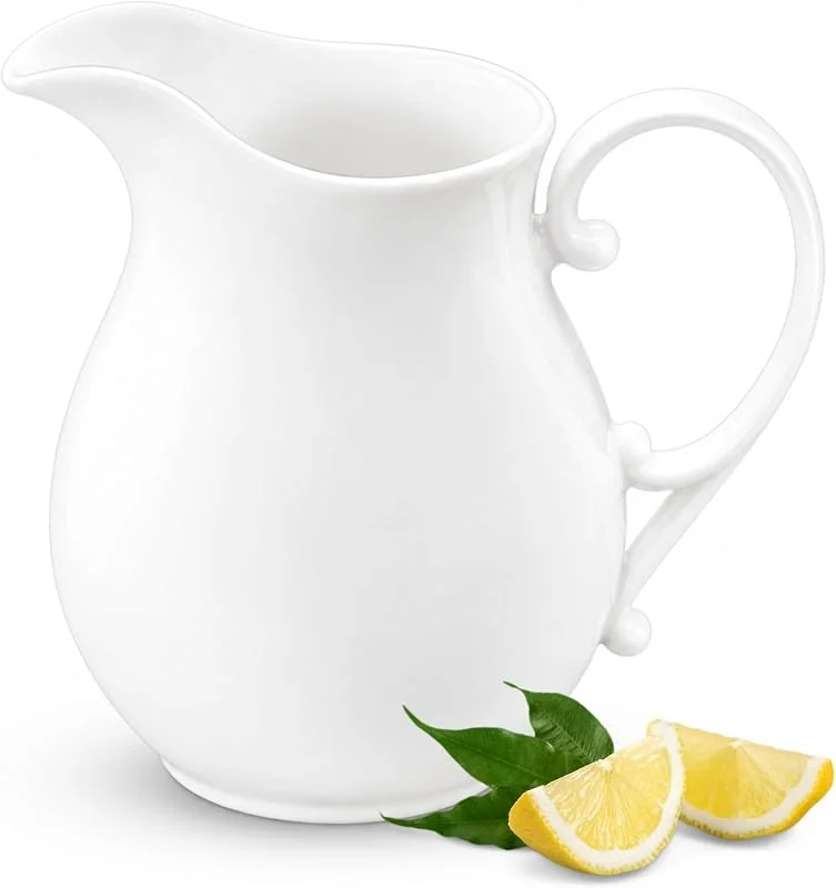 Besuche den Wilmax England-Store Wilmax Porzellan Krug 1, 6 L, Weiße Kanne für Wasser, Saft, Milch & Wein, Für kalte und heiße Getränke, Breite Ausgießöffnung, Spülmaschinenfest, Für Haushalt & Gastronomie — Wein und Festtafel