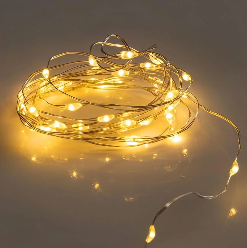 Besuche den Spetebo-Store Spetebo LED Draht Lichterkette warm weiß - 195 cm, 40 LED - Deko Beleuchtung mit Timer und 8 Funktionen - für Innen und Außen mit Batterie betrieb — Weihnachtsbeleuchtung