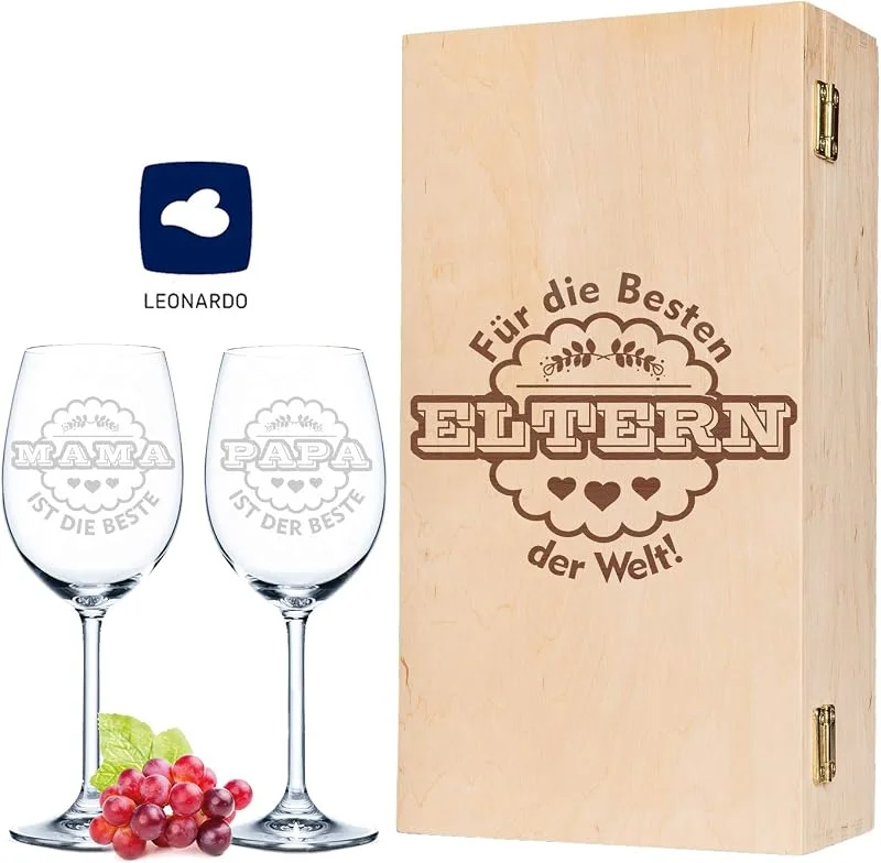 Besuche den GRAVURZEILE-Store GRAVURZEILE Weingläser - Mama ist die Beste & Papa ist der Beste - im Set + gravierter Holzkiste - Das Geburtstagsgeschenk für echte Weingenießer - das perfekte Geschenk für Mama & Papa — Wein und Festtafel