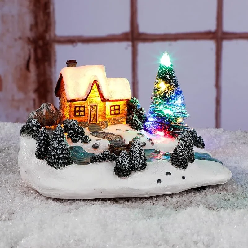Besuche den Spetebo-Store Spetebo LED Weihnachtsstadt Haus mit Tannen - 18 cm - Weihnachtsdorf Szene mit 9 bunten LED - Weihnachtsdeko Tischdeko beleuchtet