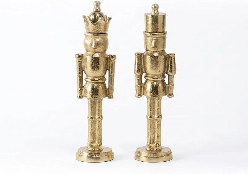 Marke: Elanze Designs Elanze Designs Goldene Aluminium-Nussknacker-Figuren, Set mit 2 dekorativen Weihnachtssoldaten-Statuen, elegante Feiertagstischdekoration, 27, 9 cm hoch — Weihnachtsdeko