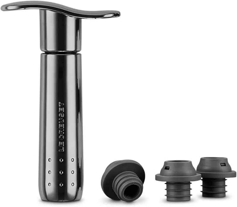 Le Creuset, Weinpumpen-Set inkl. 3 Verschlüssen, Weinkonservierung, Black Metal, Zamak, WA 137, 59014016001625 — Wein und Festtafel