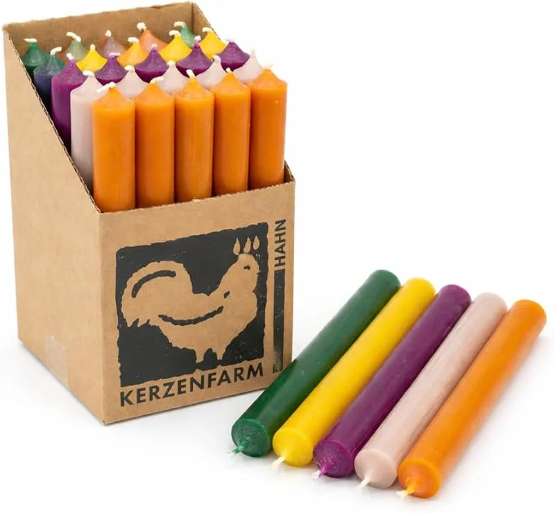 Marke: TrendandStylez Stabkerzen 18 cm bunt sortiert, 25er Set Tafelkerzen Ø22 mm Made in Germany, Premium Qualität, Spitzkerzen rußarm & tropfarm – lange Brenndauer Dinnerkerzen für Kerzenständer (Sortierung - 2) — Kerzenlicht Abendessen
