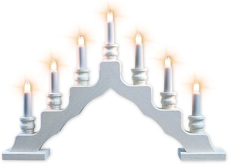 Besuche den weigla-Store weigla - Schwedenleuchter original Erzgebirge I Trendiger Schwede WEIẞ I Schwibbogen Weihnachten I 7 Lampenkerzen + 1 Ersatzlampe I 7 x 34 V, 3 W, E10 I Weihnachtsdeko innen I Kiefernholz