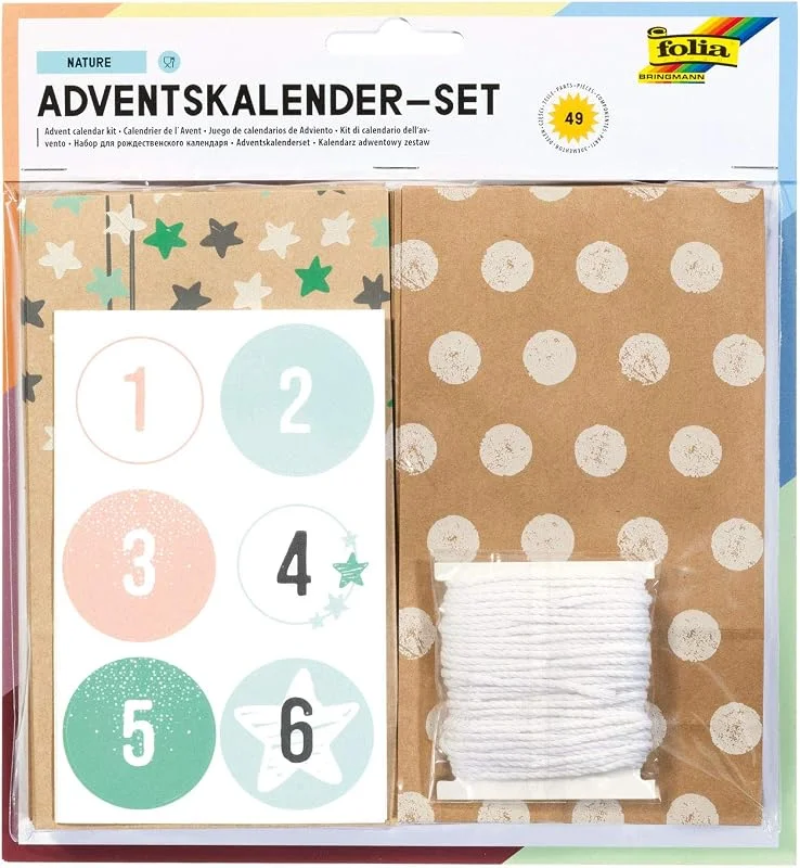 Besuche den folia-Store folia 9396 - Adventskalender Set Nature, mit 24 lebensmittelechten Papiertüten je 10 x 17, 5 x 5, 5 cm groß, 7 m Kordel und Zahlensticker — Advent und Tisch