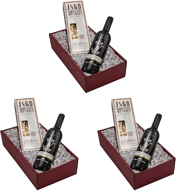 Besuche den The Wine Guys-Store The Wine Guys Geschenk-Set „Rustico“ mit Wein und Salzgebäck in einem tollen Geschenkkarton, Geschenkset mit edlem Rotwein aus Sizilien (1 x 0.75 l) und feine Grissini aus Italien (Packung mit 3) — Wein und Festtafel