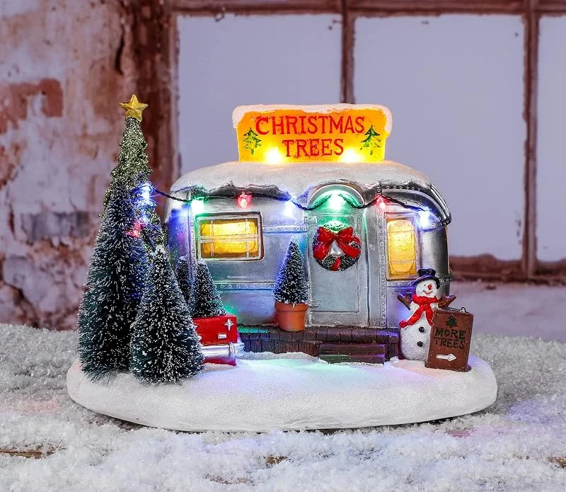 Besuche den Spetebo-Store Spetebo LED Weihnachtsstadt Szene Baumverkauf - 25 cm - Weihnachtsdeko mit bunten LED beleuchtet Batterie betrieben - Weihnachtsdorf Tischdeko Fensterdeko