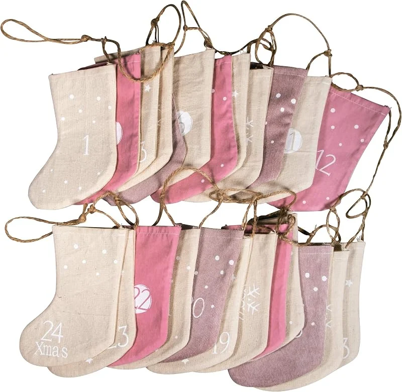 Besuche den Rayher-Store Rayher 46557000 Adventskalender Weihnachtsstrümpfe zum Befüllen, Stoff, 24 Strümpfe an Juteschnur 220 cm, Rose, Gemisch – Töne, Normal — Advent und Tisch