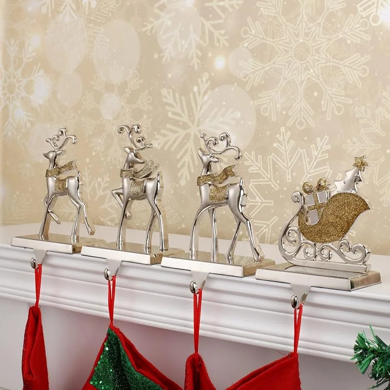 Marke: Layseri Set mit 4 Hirsch-Weihnachtsstrumpf-Aufhänger für Kaminsims, freistehend, für den Innenbereich, Schlitten, Weihnachtsdekoration (Rentier und Schlitten-Set)
