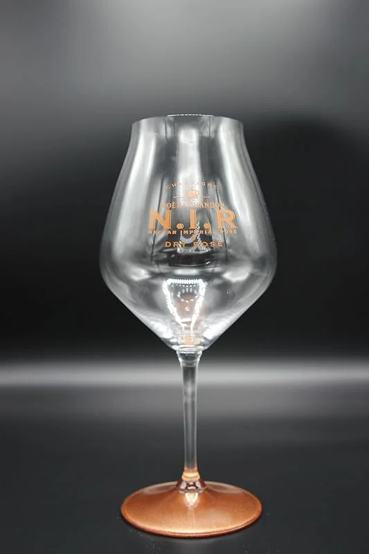 Besuche den Moët & Chandon-Store Moët & Chandon N.I.R Glas Special Edition Rose — Wein und Festtafel