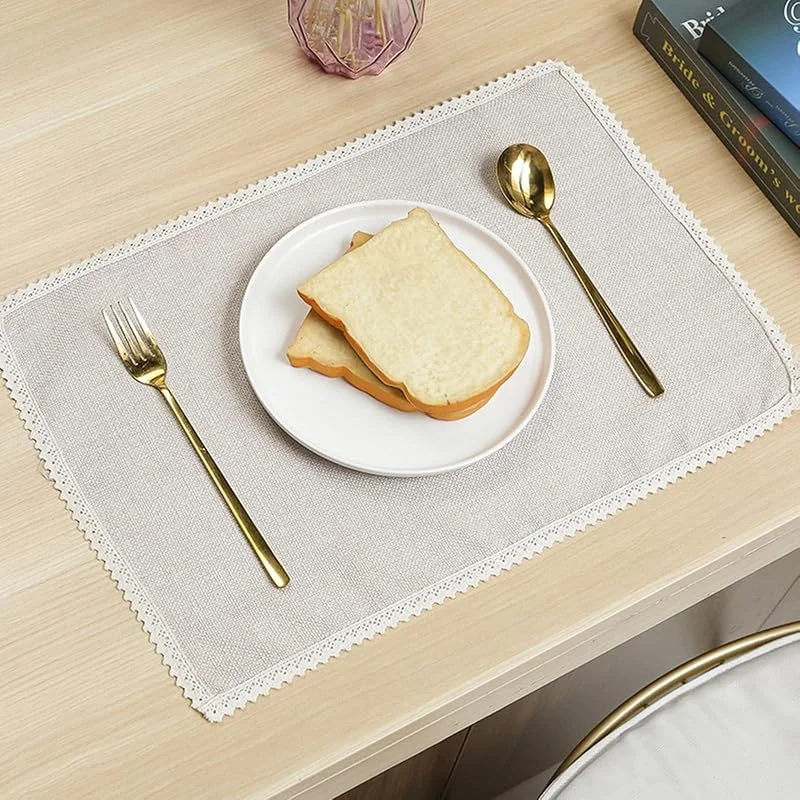 Besuche den Epinki-Store Epinki 2er Set Weihnachten Tischset Quadratisch 30x45CM, Polyester Platzsets Vintage Falsche Leinen Spitze Grenze Anti-Rutsch, Tischuntersetzer Esstisch Beige für Hotel — Küche & Haushalt