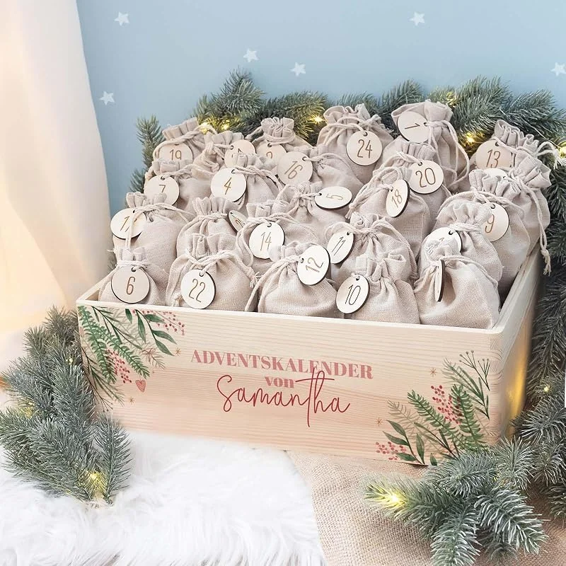 Besuche den hellomini-Store Personalisierte Adventskiste - Adventskalender aus Holz mit Namen - Aquarell Druck Kalender DIY - Weihnachtskalender für Kinder - hello mini (Zweige Ecke) — Advent und Tisch