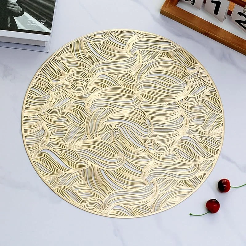 Besuche den Epinki-Store Epinki 2Pcs Set Tischset Weihnachten Natur Rund 38CM, PVC Platzset Weihnachten Waschbar mit Muster Anti-Rutsch, Tischuntersetzer Gold für Hotel — Küche & Haushalt