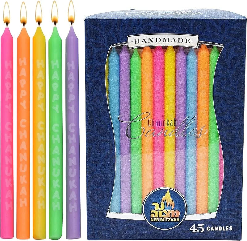 Marke: Ner Mitzvah Ner Mitzvah Chanukka Kerzen Standardgröße - Happy Chanukka Mehrfarbige Tropffreie Menora Kerzen - Paraffinwachs In Premium-qualitä - 45 Kerzen pro Karton — Kerzenlicht Abendessen