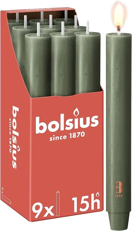 Besuche den bolsius-Store Bolsius - Stabkerze XL Rustik - 23 x 3 cm - olivgrün - im Karton zu 9 Stück - Länge Brenndauer 15 Stunden - Unparfümierte - Enthält Natürliches Pflanzenwachs - Ohne Palmöl — Kerzenlicht Abendessen
