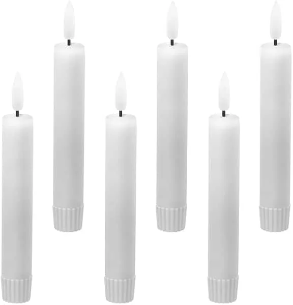 Besuche den LED Universum-Store LED Universum - 2er Set LED Echtwachs Stabkerzen weiß 15cm warmweiß für 1 x AAA Batterie je Kerze (nicht enthalten) Tischdekoration für Hochzeit, Weihnachten, Feste, Partys (weiß 15cm - 6er Set) — Kerzenlicht Abendessen