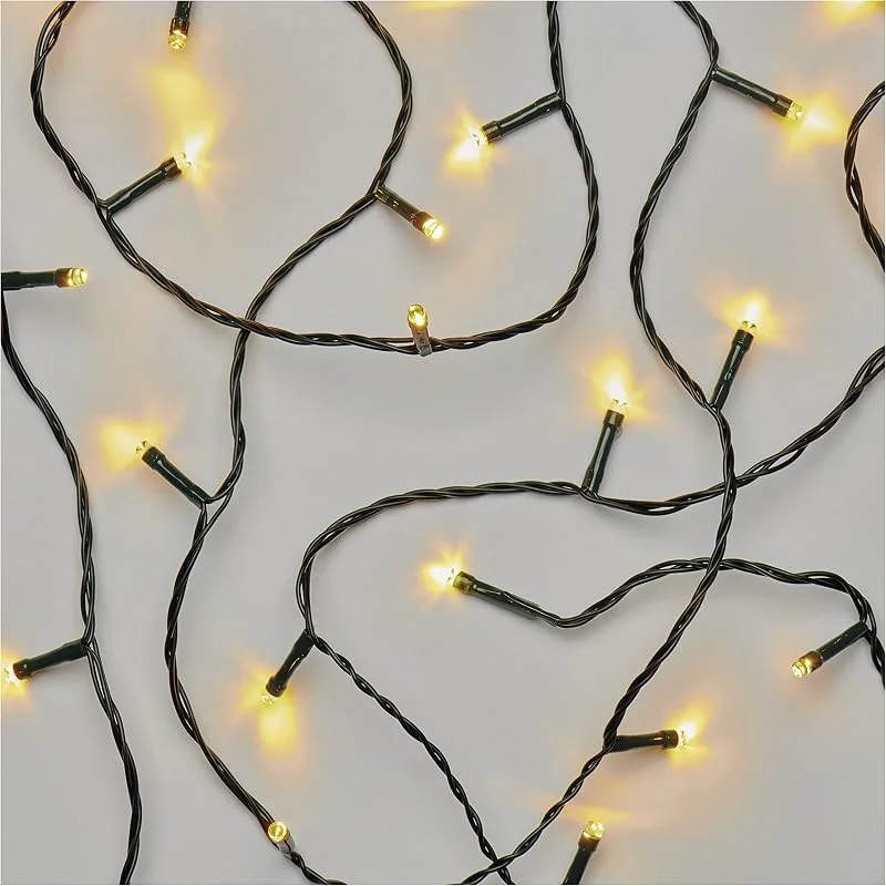 Besuche den EMOS-Store EMOS Warmweiße LED-Lichterkette 2, 8 Meter, Schwarzer Draht mit 40 LEDs, 6, 18 h Timer-Funktion, Batteriebetrieben (3x AA), Leuchtdauer 10.000, IP44 für Innen und Außen, D4FW01 — Weihnachtsbeleuchtung