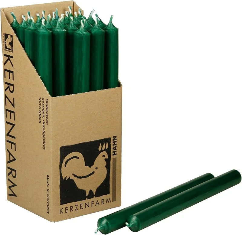 Marke: TrendandStylez Extra lange Stabkerzen durchgefärbt 25cm (250x22mm), RAL Tafelkerzen mit 12h+ Brenndauer, Ohne Tropfen & Rußen, Leuchterkerzen für Deko, Made in Germany (5, Olive Grün) — Kerzenlicht Abendessen