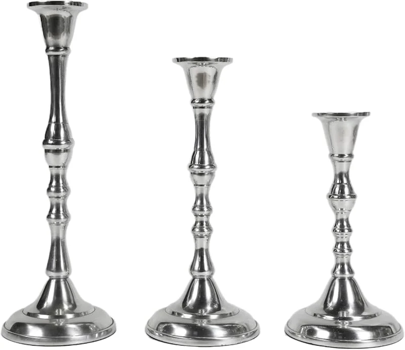 Besuche den MichaelNoll-Store 3er Set Kerzenständer Kerzenhalter Aluminium Silber Poliert Deko - Kerzenleuchter Modern für Stabkerzen - Tischdeko Hochzeit - Dekoration Wohnzimmer - H 20, 25 und 30 cm — Kerzenlicht Abendessen