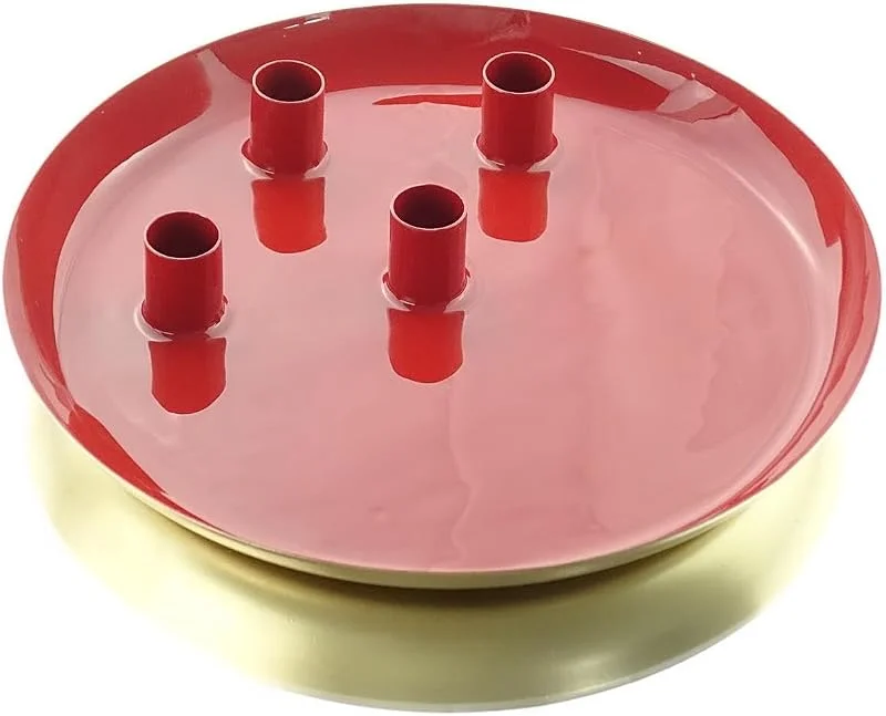Marke: Riffelmacher & Weinberger Weihnachtlicher Teller Rot glänzend 4 Feste Stabkerzenhaltern Ø 26 cm - Metall — Kerzenlicht Abendessen