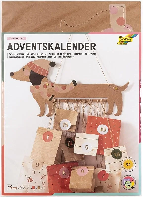Besuche den folia-Store folia 9382 - Adventskalender-Set "Sausage Dog", 54-teiliges DIY Bastel-Set zur Gestaltung eines individuellen Adventskalenders für Hunde-Liebhaber — Geschenkverpackung